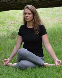 image du professeur de yoga YOGA HYPNOSE ANGERS Rose