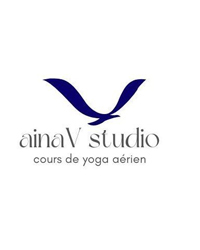 Professeur Yoga AINAV STUDIO 